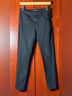 Monkey Ride Black Wash Y2K Skinny Jeans
Size 9